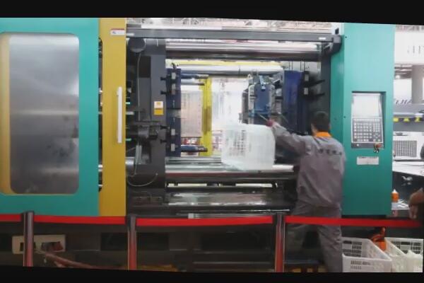 Fruit box making machine LOG 1100T servo injection molding machine - LOG Machine